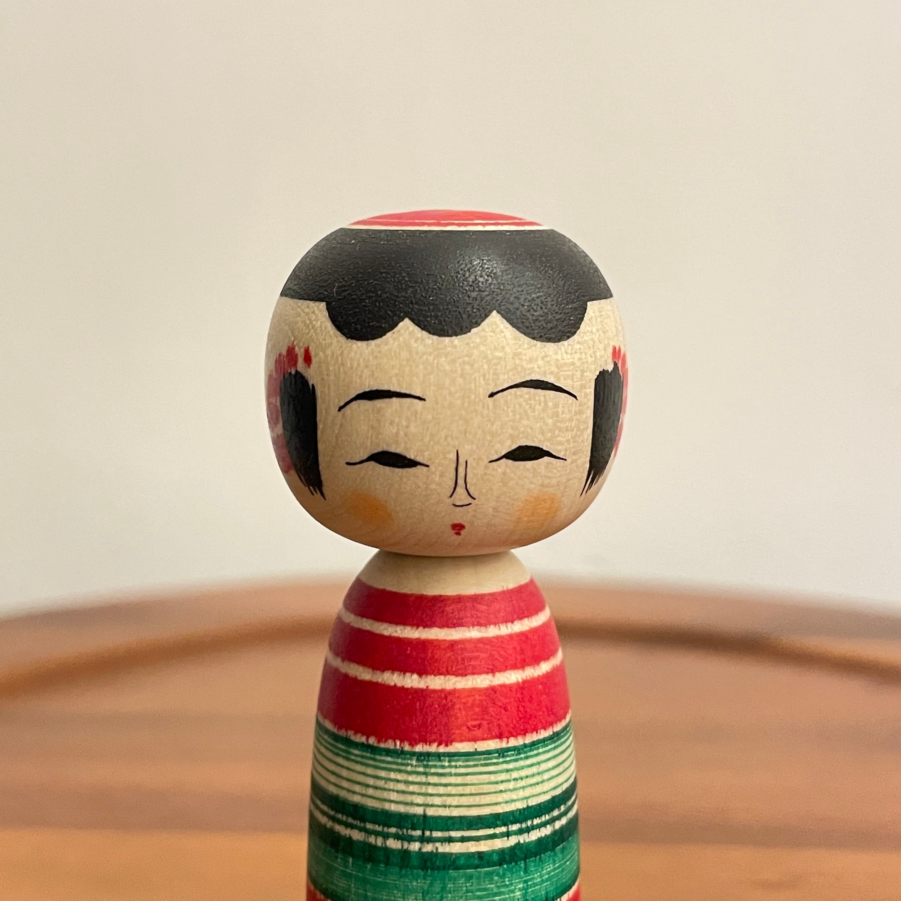 佐藤裕介工人：弥治郎系】こけし 赤 緑：2.5寸 7.5cm 紫赤 N10YS-139