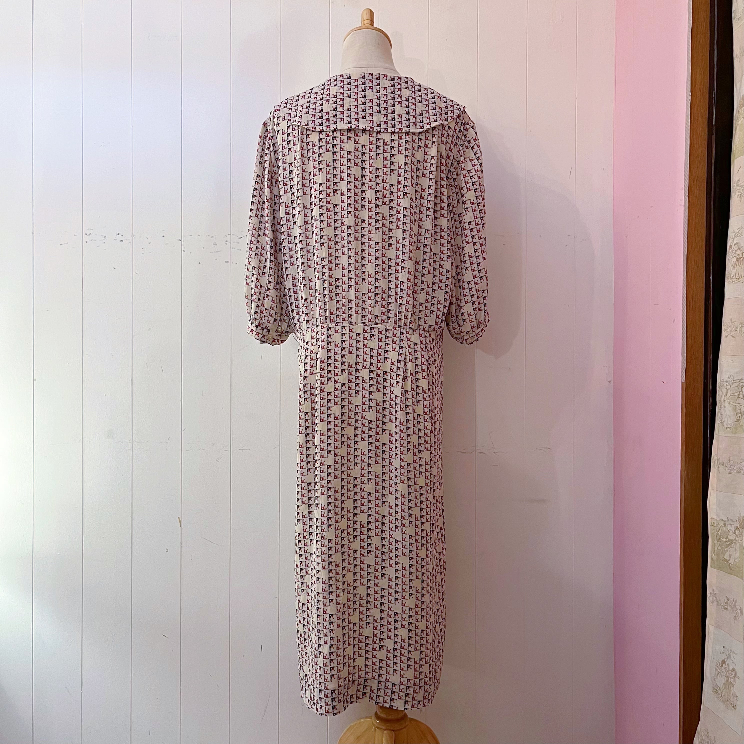 ivory mosaic pattern gather one-piece