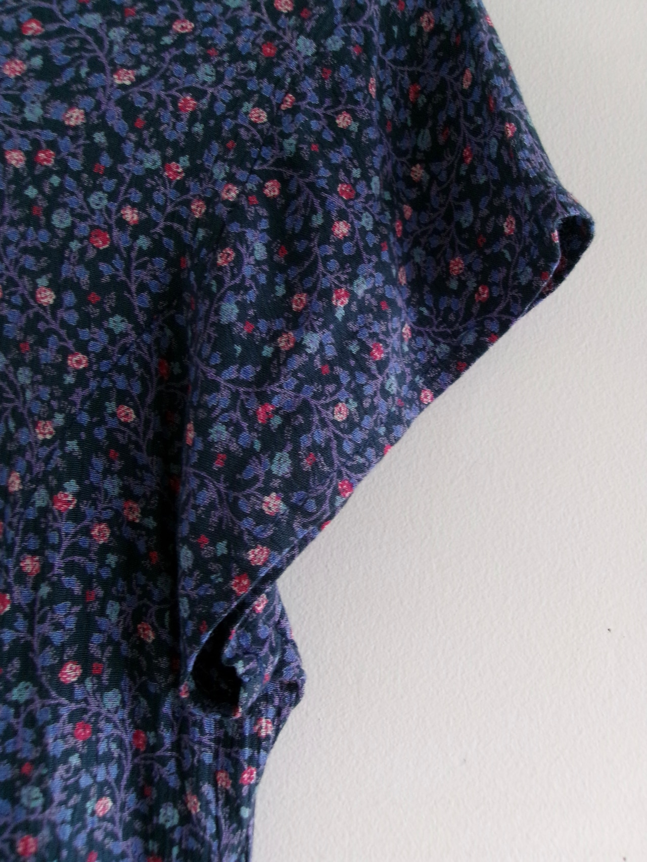 Flower pattern back design dress | 花柄ハーフスリーヴワンピース