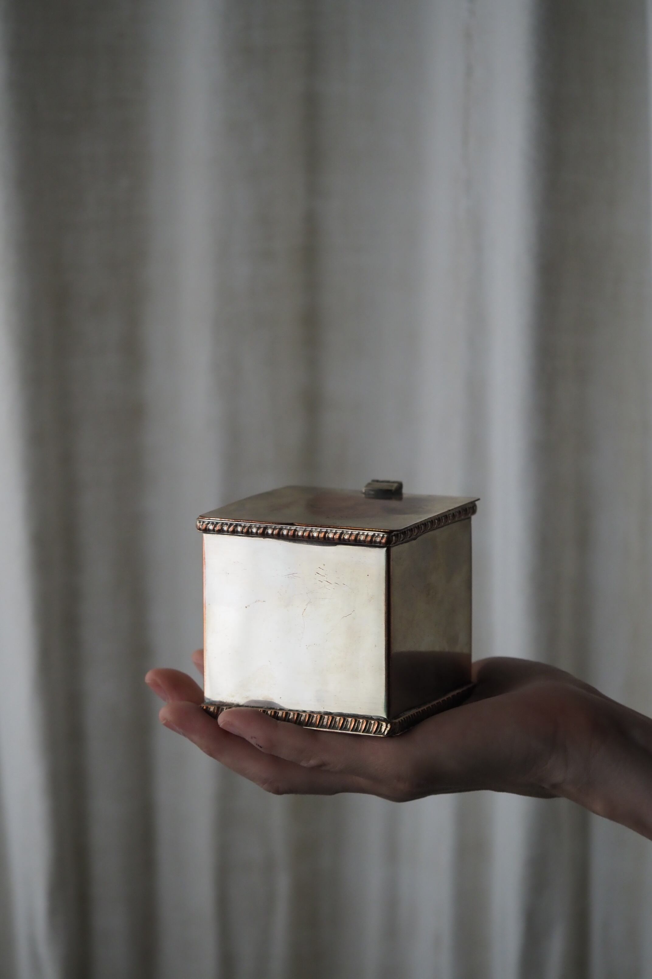 シルバープレートの茶筒-antique silver plated tea caddy