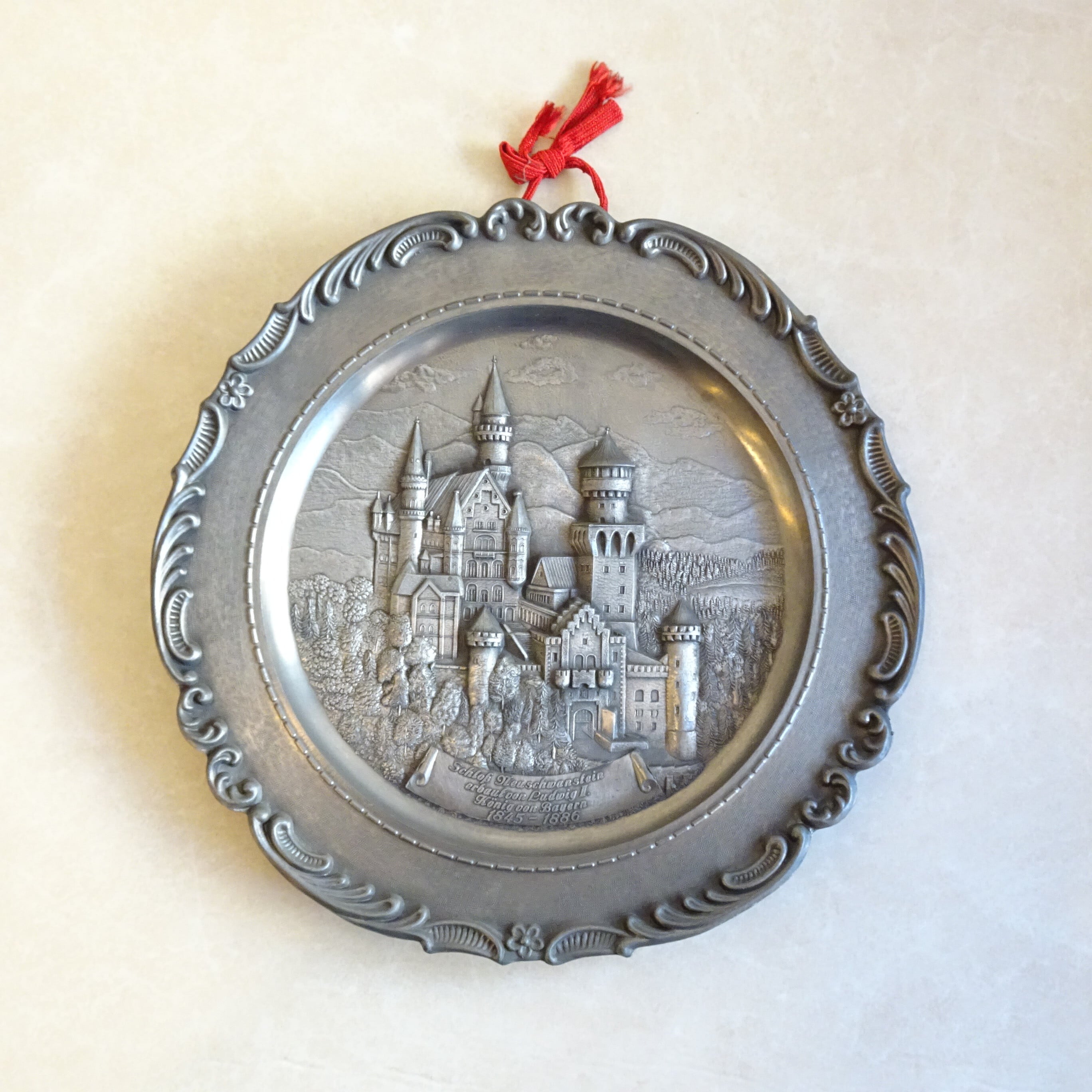 ドイツ・ノイシュヴァンシュタイン城のピューター壁かけ