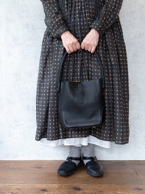 [maison de soil] グレインドレザーワンハンドルバッグ