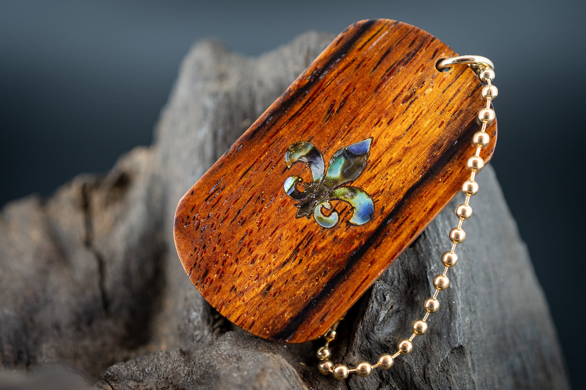 【 エスニックなローズウッド 】 ココボロ ドッグタグ 象嵌 フルールドリス