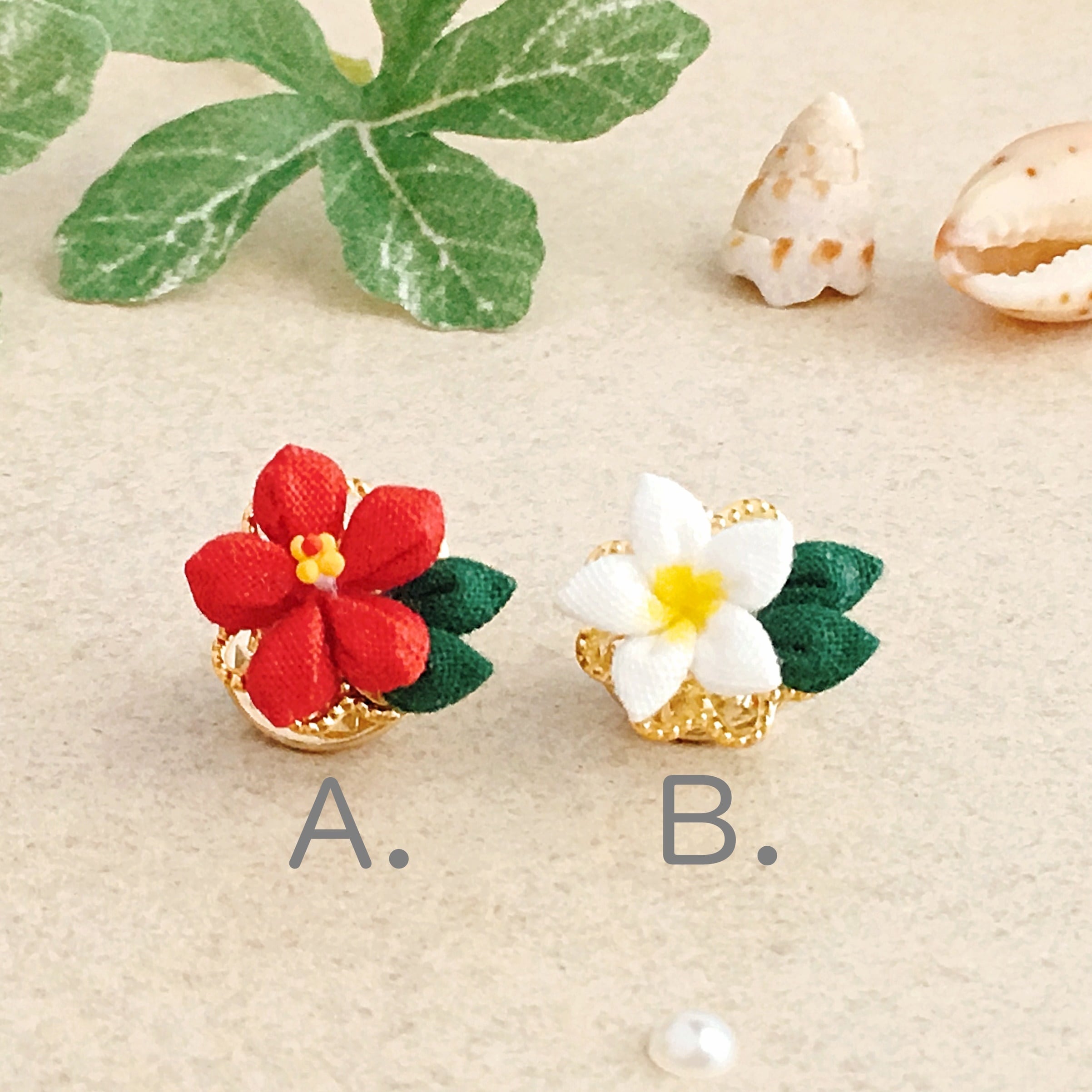 つまみ細工 ハイビスカス・プルメリアのタックピン・マスクチャーム