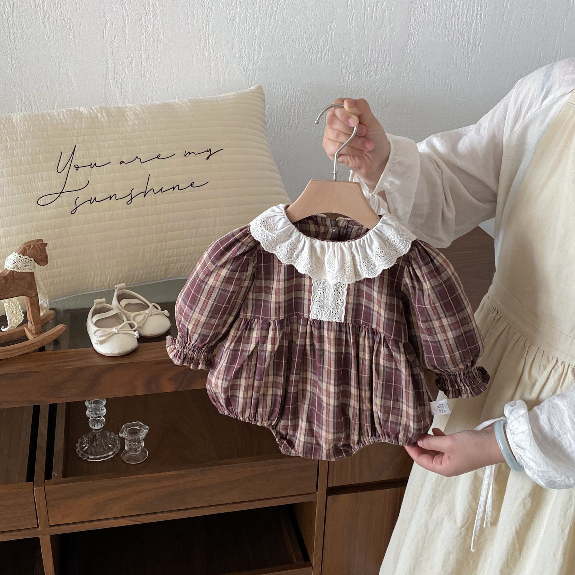 BABY】レトロブラウンチェックロンパース | Betty