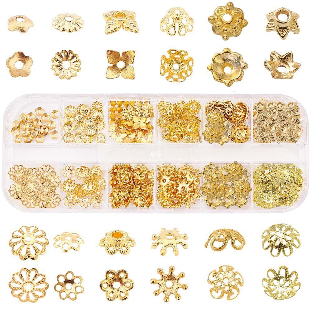 【在庫処分】SUNNYCLUE 240個12種 ビーズキャップ 花座 座金 ビーズ アンティークゴールド 金古美 合金ビーズ キャップ 花形 菊座 透かしキャップ 透かしパーツ 光沢感 スペーサービーズ フラワー チャーム アクセサリーパーツ 花状 チベット風 ビーズキャップ 花座金 ビーズキャップ ビーズカバー DIY用 金色 ビーズ 割れ隠し 手芸用品 手作り 座金 ハンドメイド 手芸材料 クラフト用品