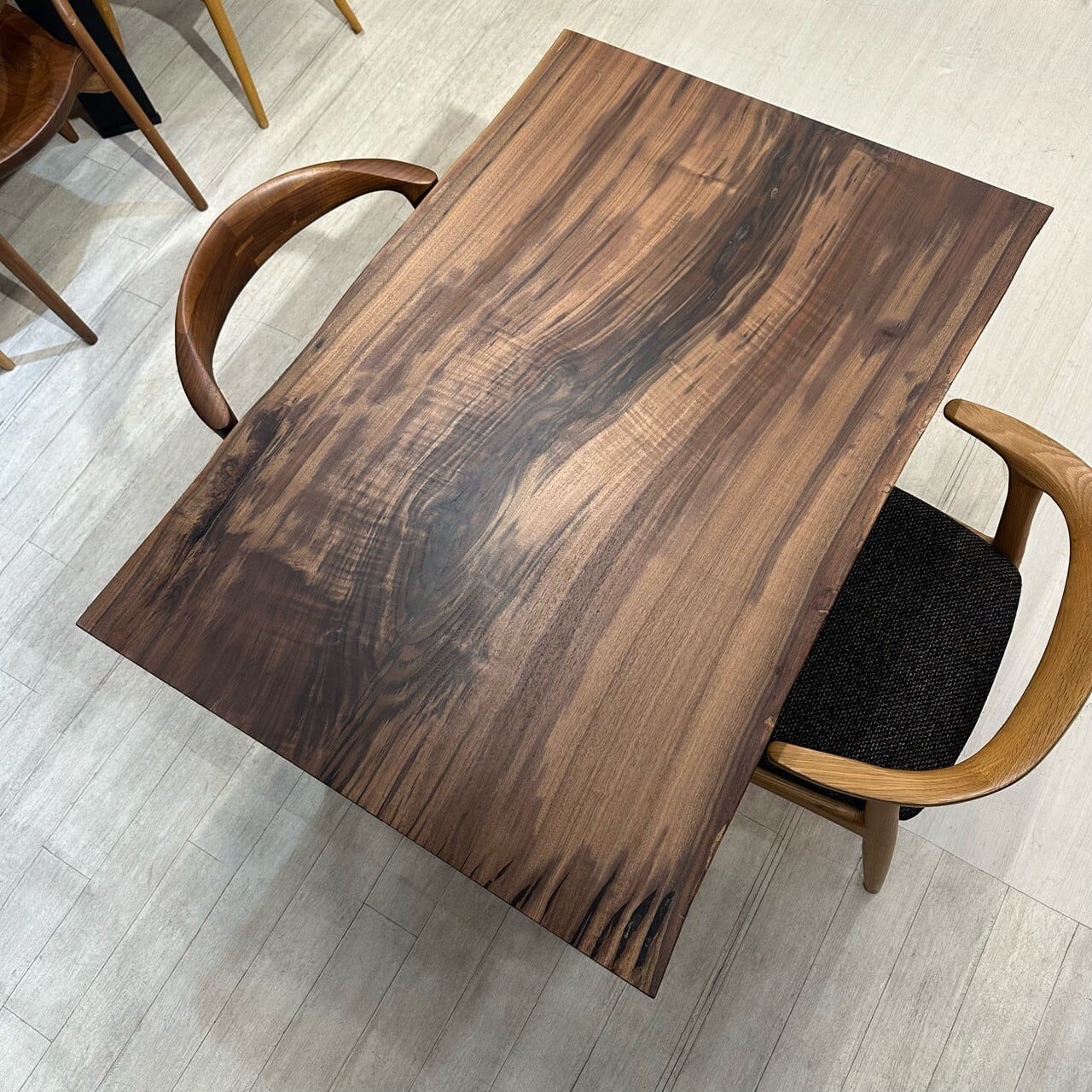 クラロウォールナット_1150×780-810×46_浅草本店_テーブル天板/一枚板 262716 t001