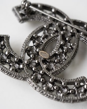 〈CHANEL〉CC Mark Pearl Brooch 2014SS