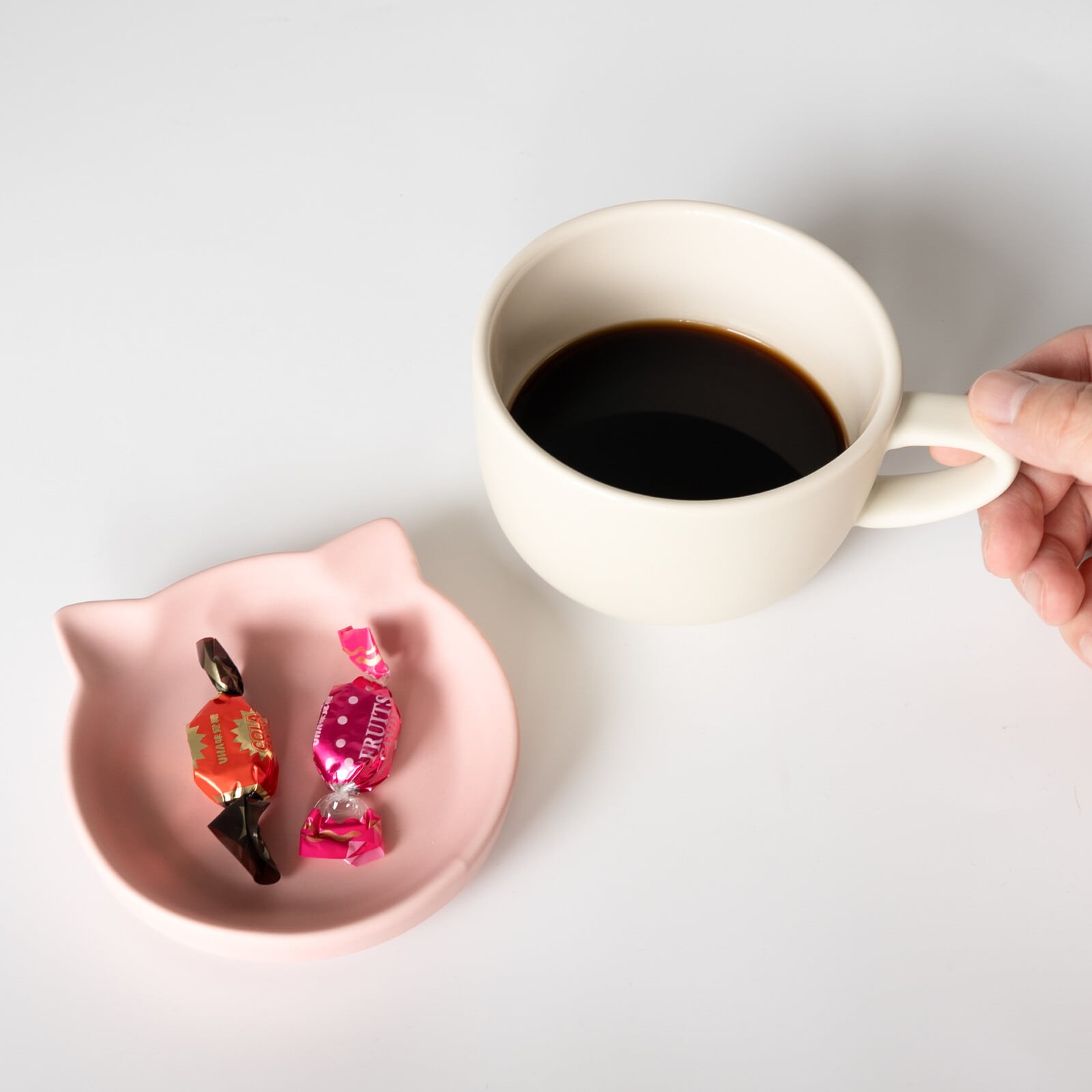 マグカップ｜蓋にも小皿にもなる猫皿付き 猫 ねこ ネコ 猫雑貨 猫グッズ かわいい プレゼント 贈り物 おうち時間 おうちカフェ 猫好きさんへプレゼント