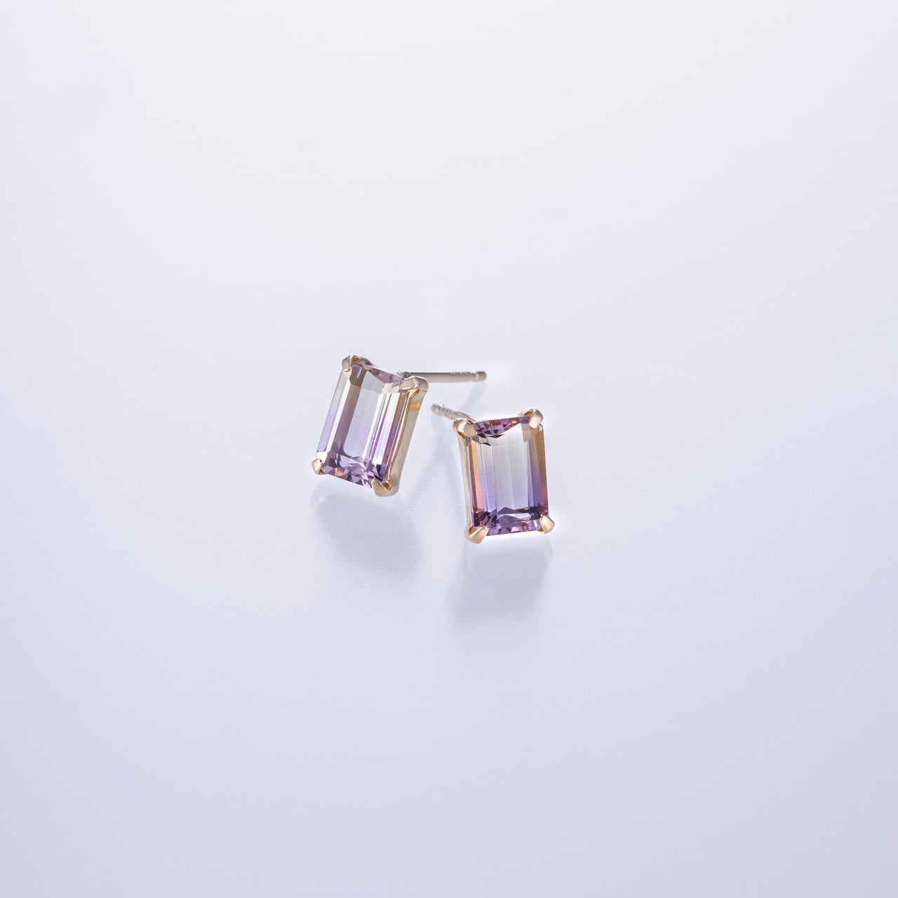 【調和が導く、新しい私】
K18アメトリンピアス