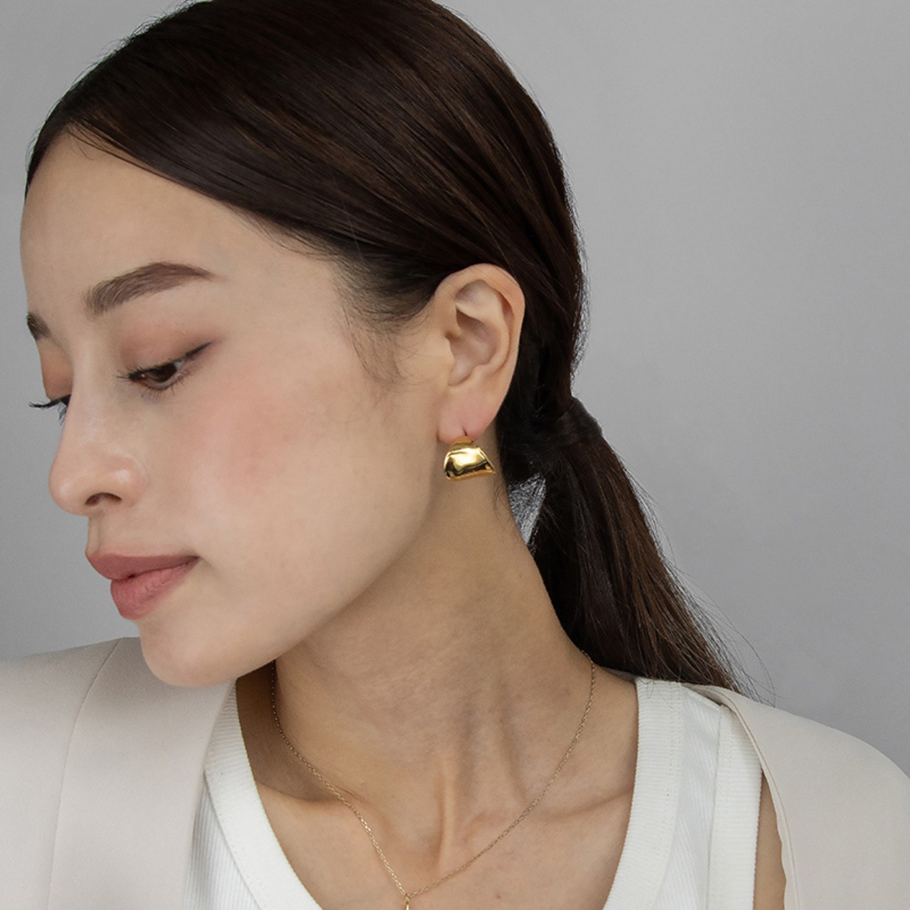 【ネコポス便】ピアス 金属アレルギー対応 ニュアンスカーブピアス サージカルステンレス 316L つけっぱなし レディース メンズ シンプル ゴールド シルバー ラウンド プレート 2339