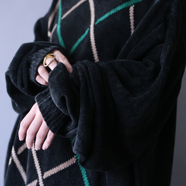 "KING SIZE" super over silhouette double color cross pattern pile knit