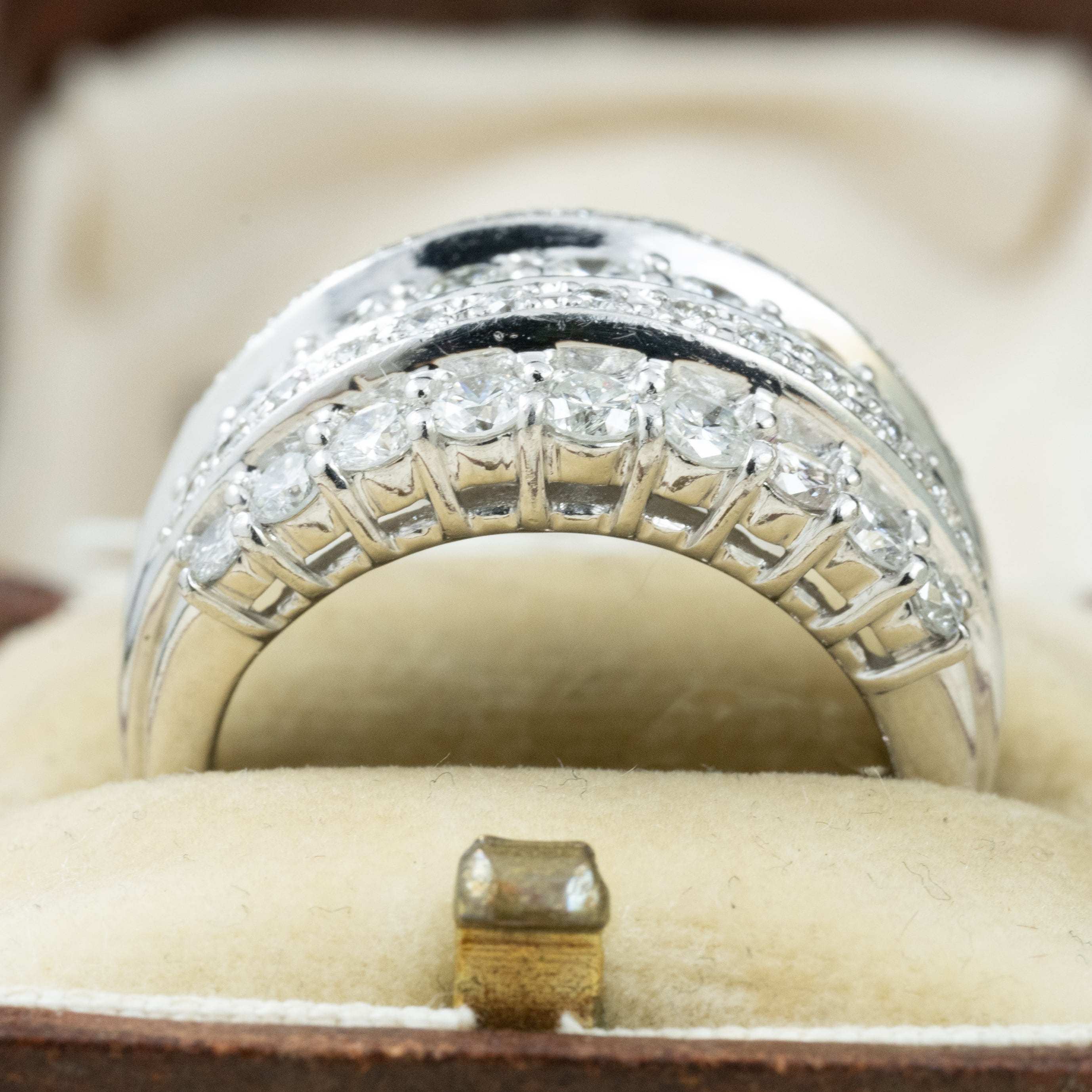 Pt900リング Diamond 2.05ct ― プラチナとダイヤが奏でる光の