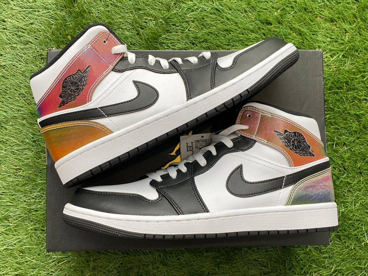 NIKE AIR JORDAN 1 MID SE HEAT SENSITIVE PANELS DM7802-100 28.5 