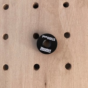 38explore　ASINOEND　u1/4のメスネジを採用したローレットナット　BLACK