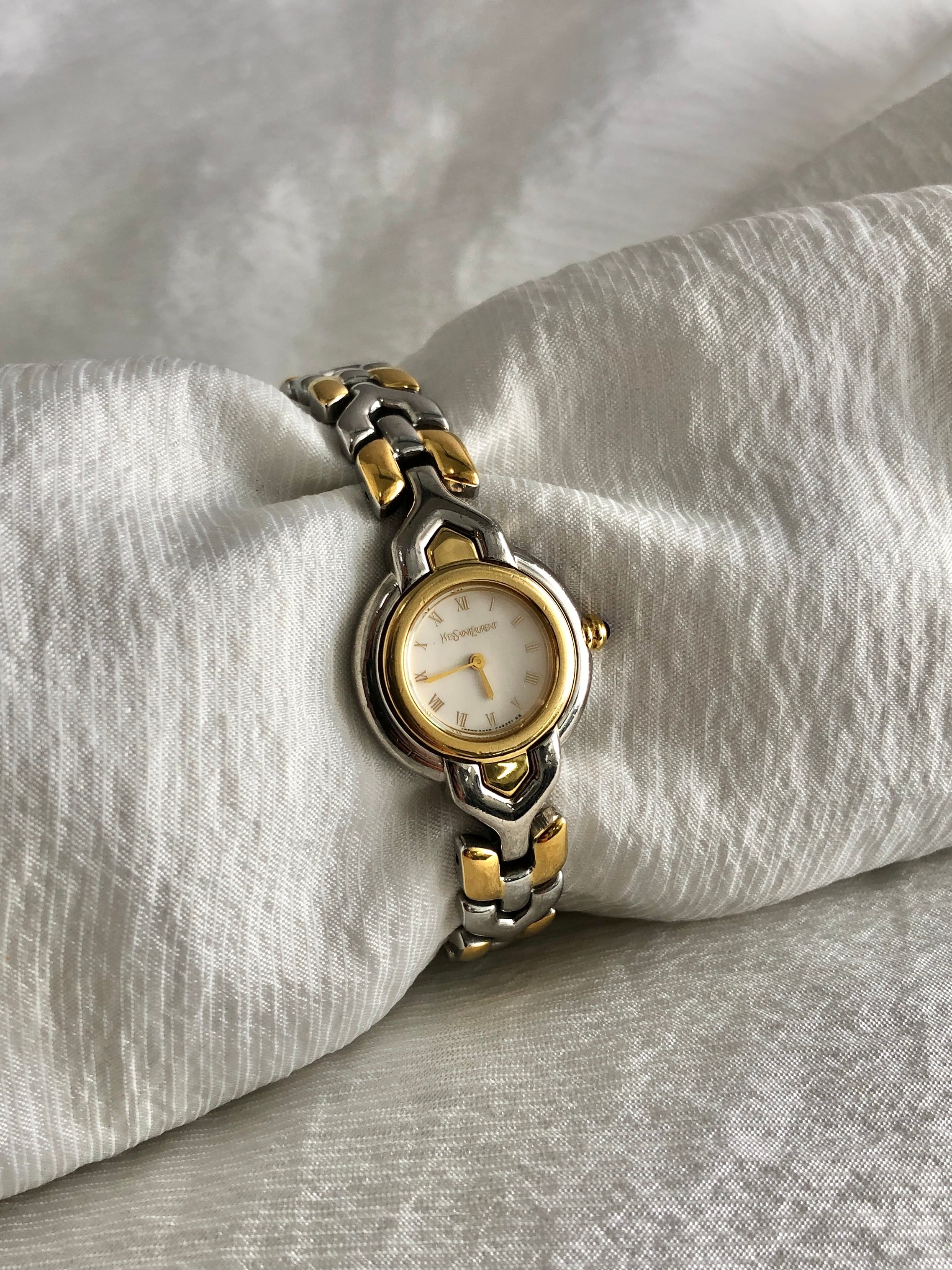 Yves Saint Laurent イヴ・サンローラン 腕時計 シルバー×ゴールド ローマ文字 ステンレススチール クウォーツ 5420-F45278 46jnbp