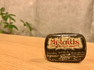 ビンテージ スクエア缶 "MELOIDS" アクセサリー入れ