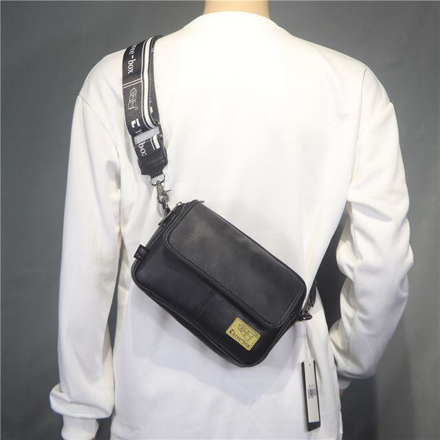 【予約販売】ボディバッグ ショルダーバッグ メンズ ロゴ太ベルト ブラック 斜め掛け メッセンジャー チェーン ブラック こなれ感 お洒落 韓国 トレンド