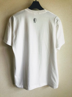 No.1 ホワイトTシャツ　(前 斜めブランド名 後ろ 的太郎)