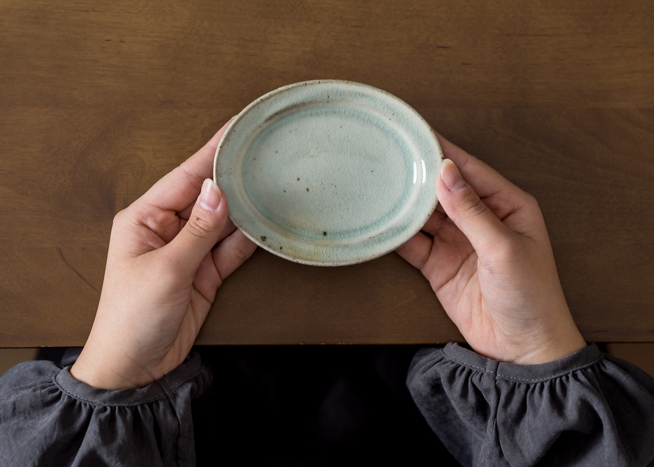 灰釉 オーバル豆皿（小皿・豆皿・取り皿・醤油皿）／くるり窯