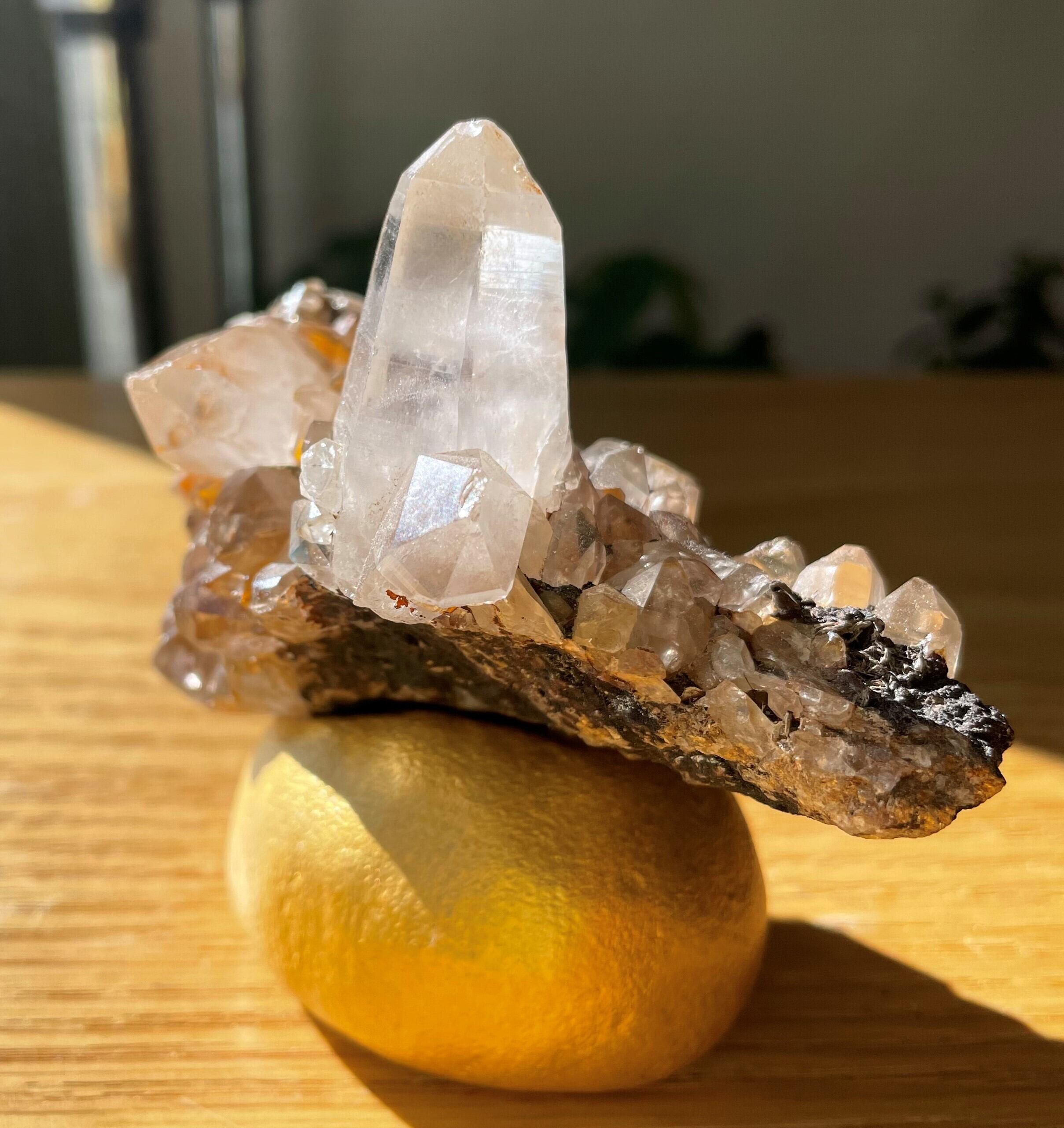 残り1点品‼️高品質✨パイライトとクリスタルのクラスター透明台座付き