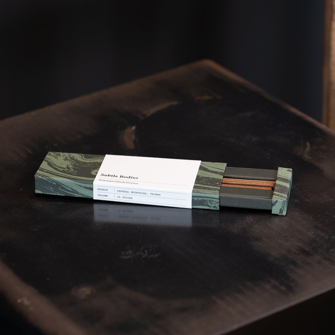 香木と繋ぎの木のみで作られる天然木のお香》 Taiwanene Hinoki（台湾