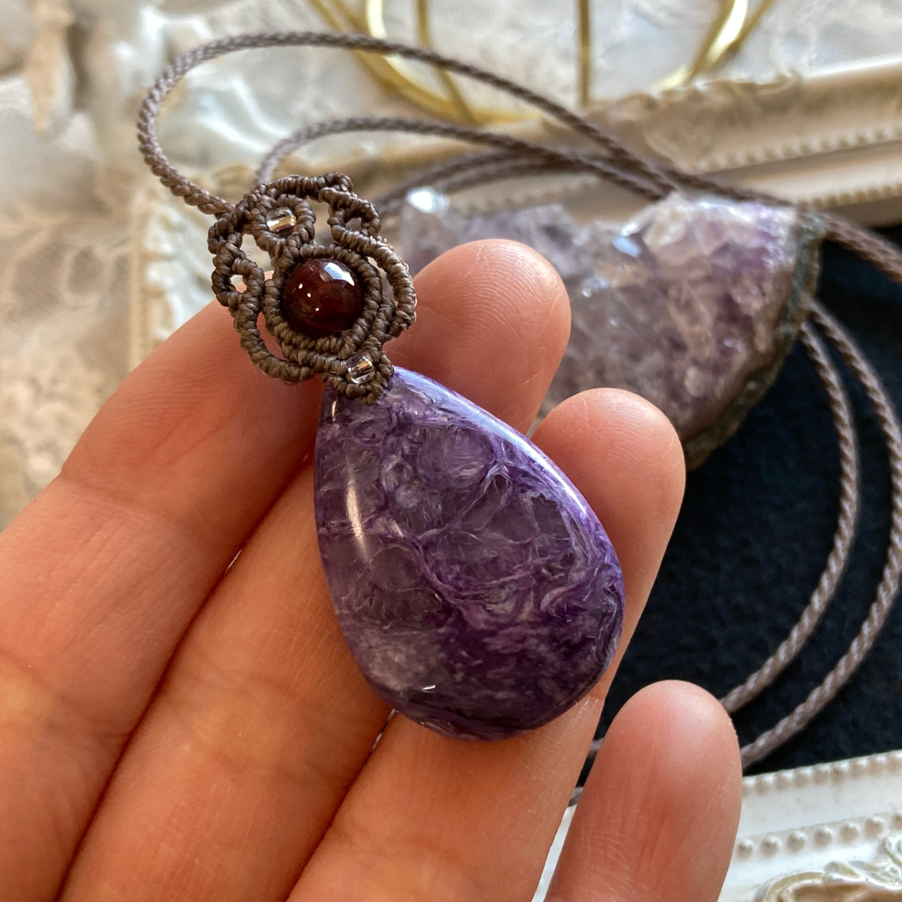 チャロアイト（ライトカラー） マクラメ編みネックレス 金属アレルギー