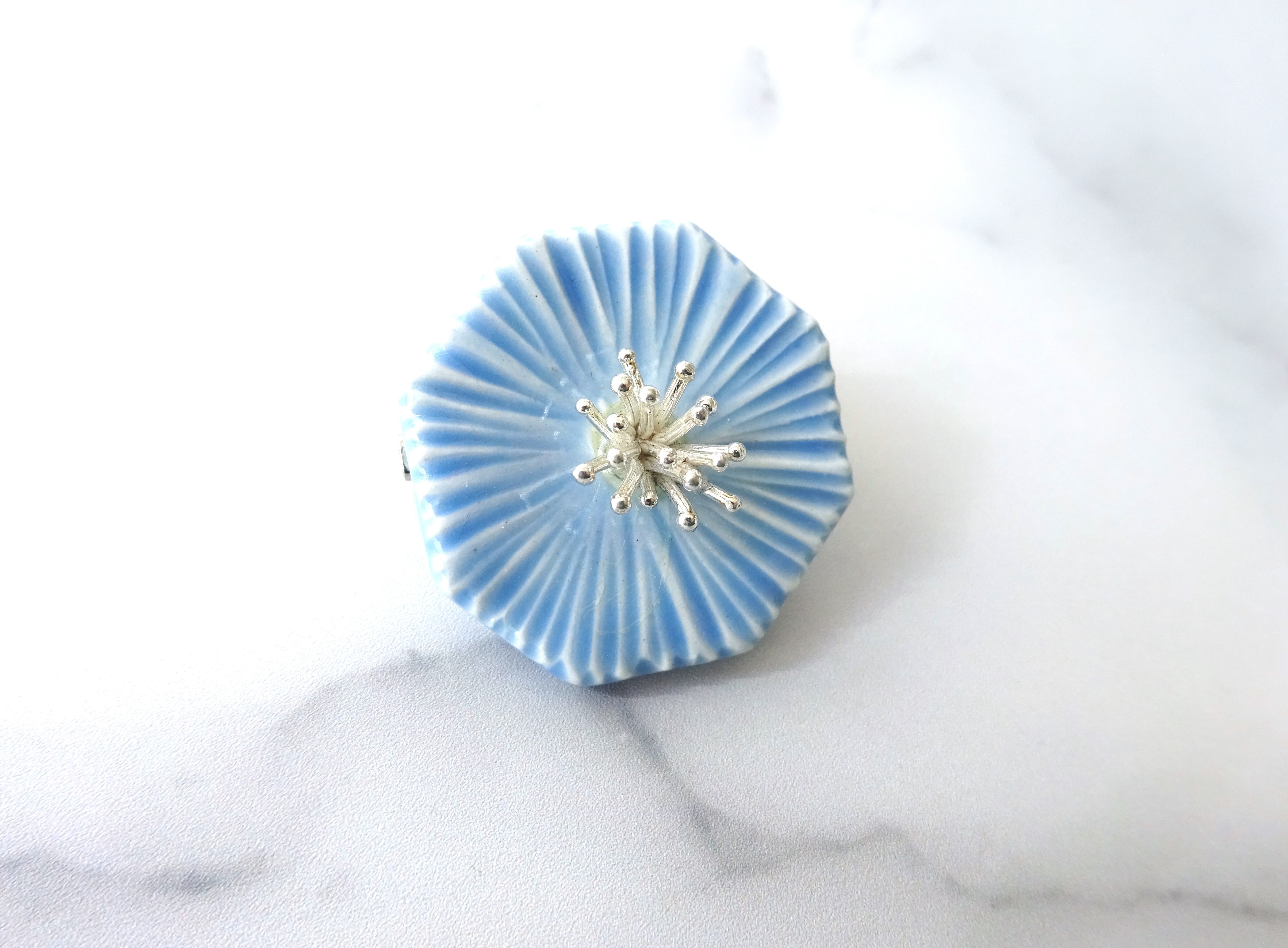 花のbroach（ミヤコワスレ）水色 | irodori