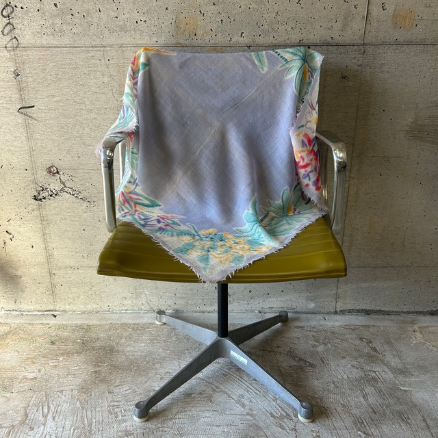 Black one-point apron