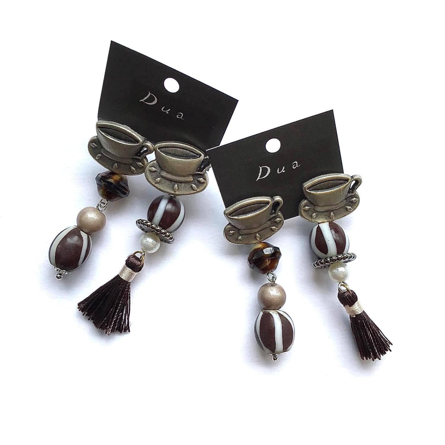 最終入荷〉フランスティーカップボタンのアシンメトリー〈ピアス