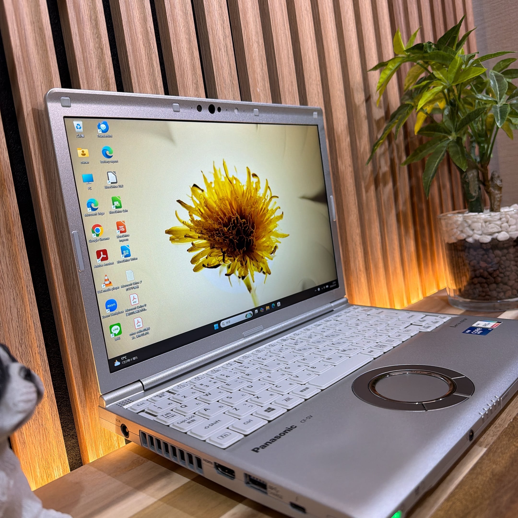 ☘LTE対応モデル‼️レッツノートSV1☘最高峰i7☘16GB☘SSD512GB☘ 公式ショップ限定価格❣️/ 最上位i7《LTE搭載モデル》光学ドライブ