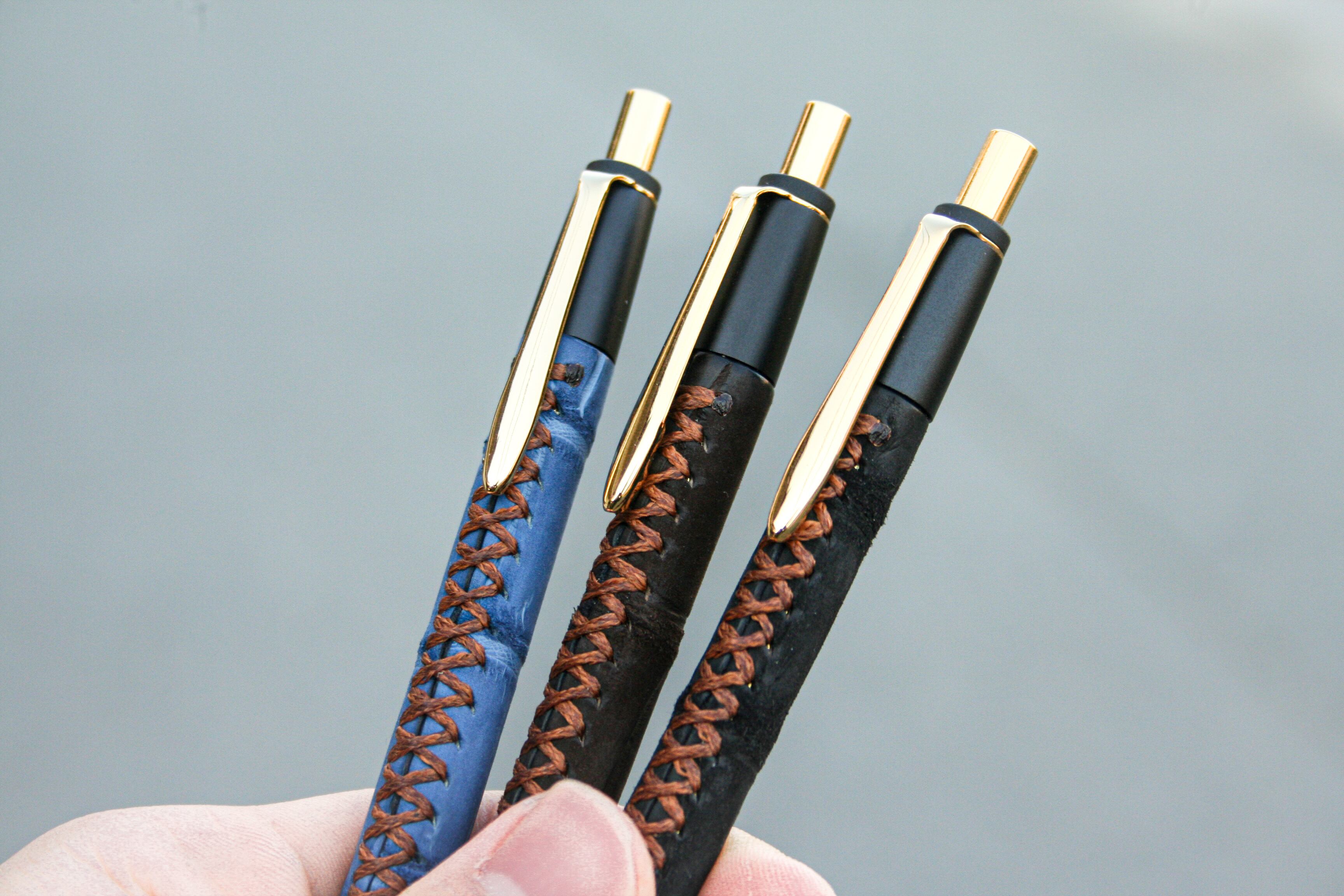 ☆不定期販売☆ 革軸ペン【クロコダイル ヌバック ブラウン】 | Schicksal