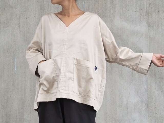 《3カラー》ポケット付きVネックトップス