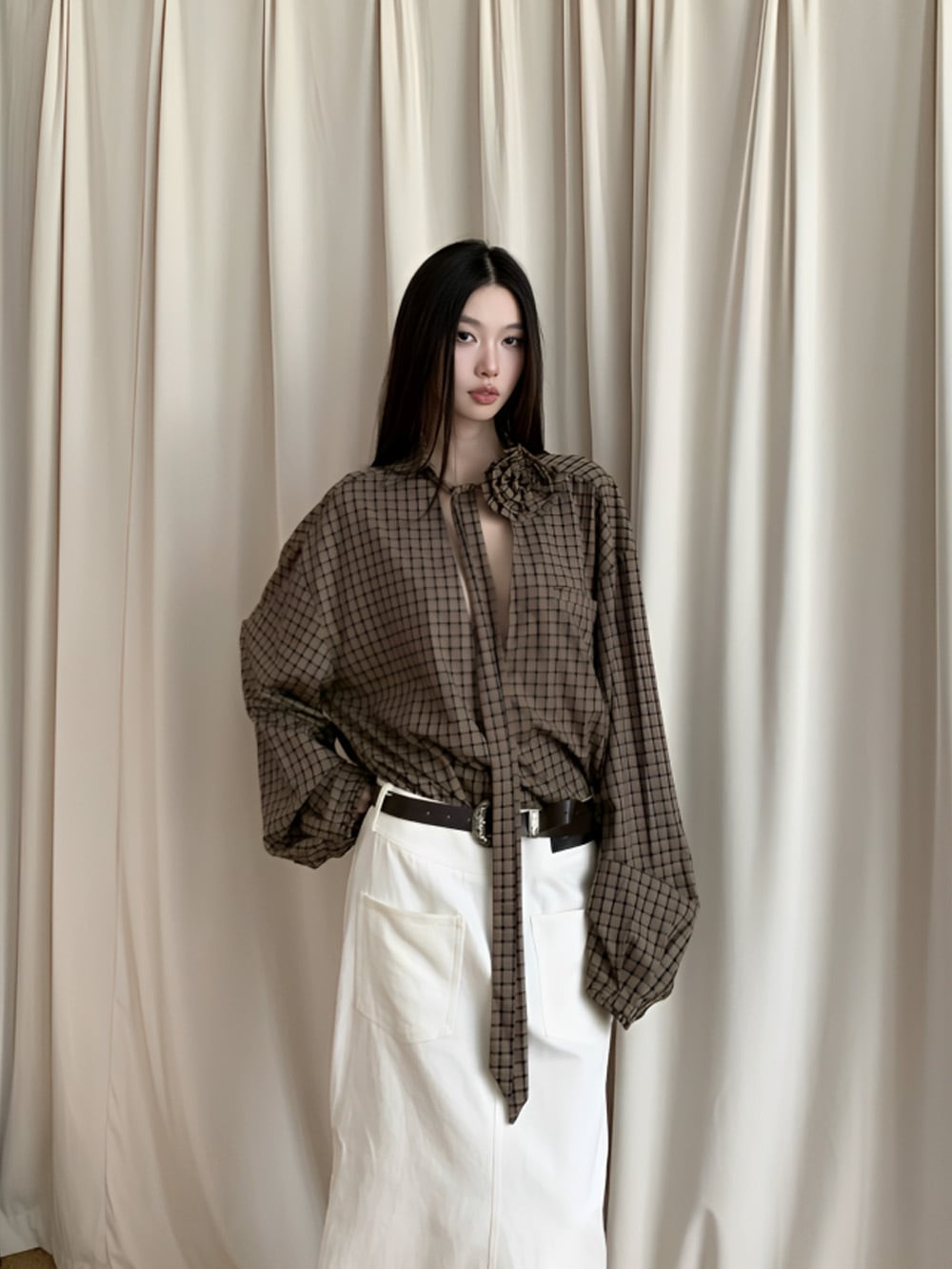 リッチブラウンチェックフラワーネクタイトップス|Atelier Item