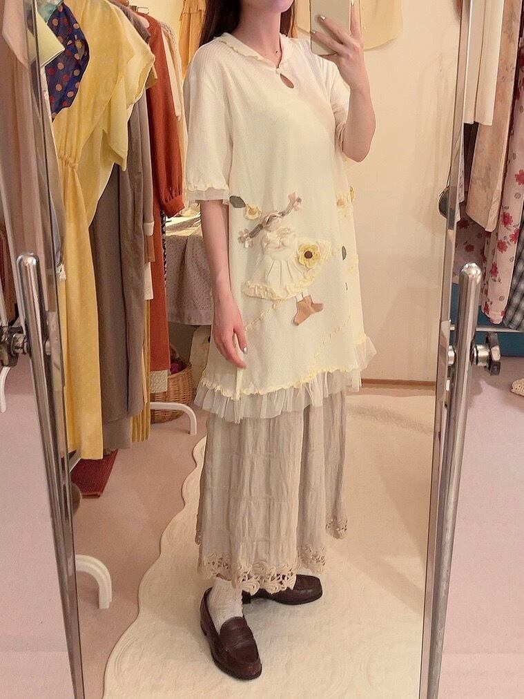 doll & flower applique pull over