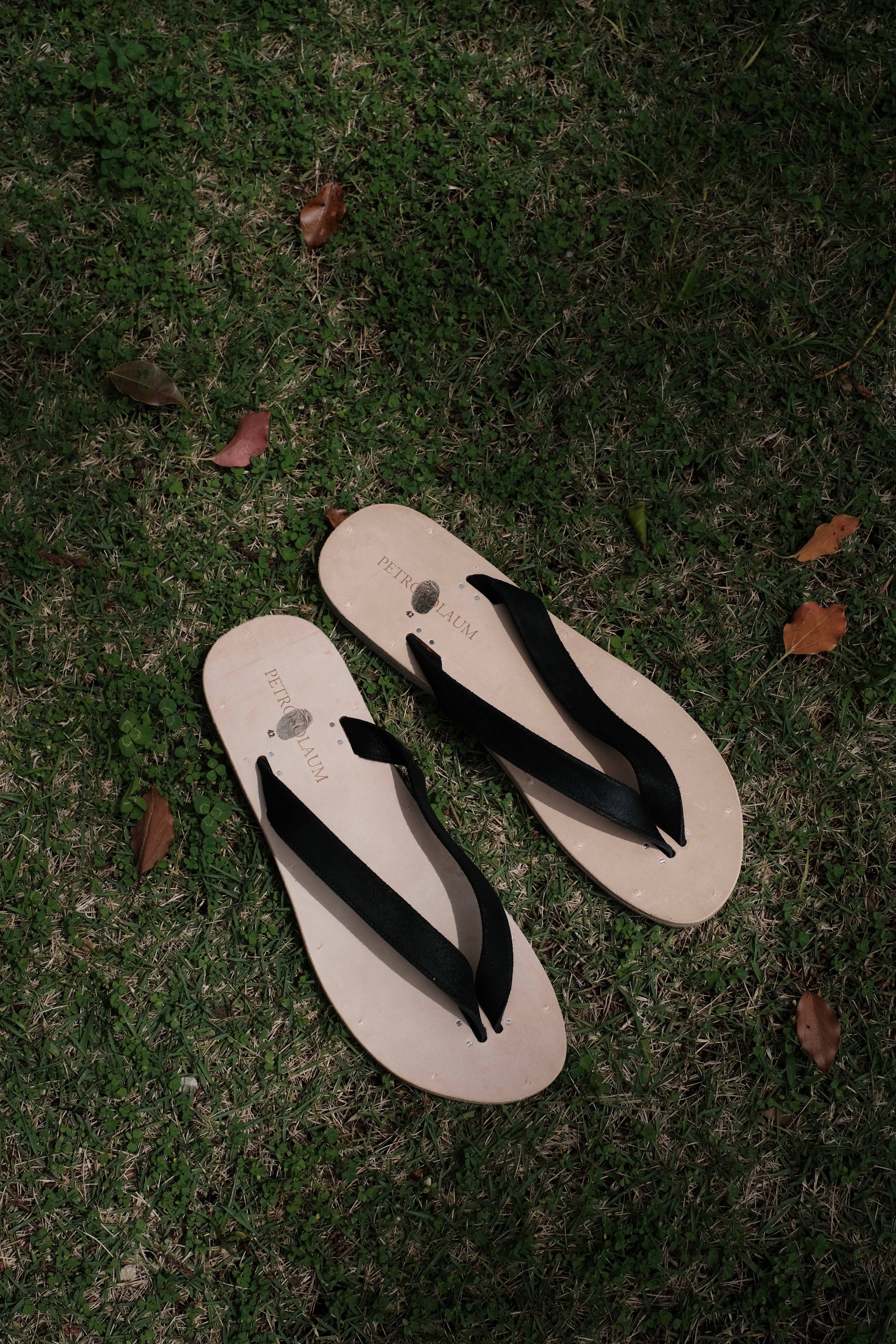 PETROSOLAUM / B-sandals | LIVING