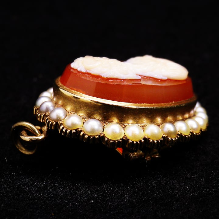 アンティーク（推定19世紀末） 真珠飾りのハードストーンカメオ