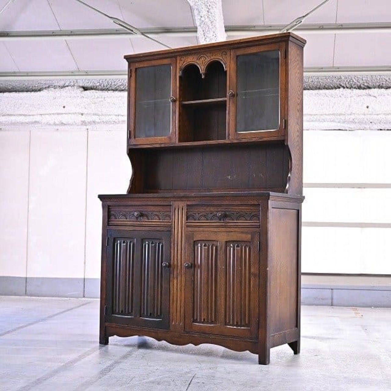 イギリスアンティーク カップボード オーク材 ジャコビアン様式 引き出し2杯 食器棚 収納家具 アーチ装飾 彫刻 西欧 クラシック【中古家具/中古インテリア/USED家具ユーズド家具/リサイクル】
