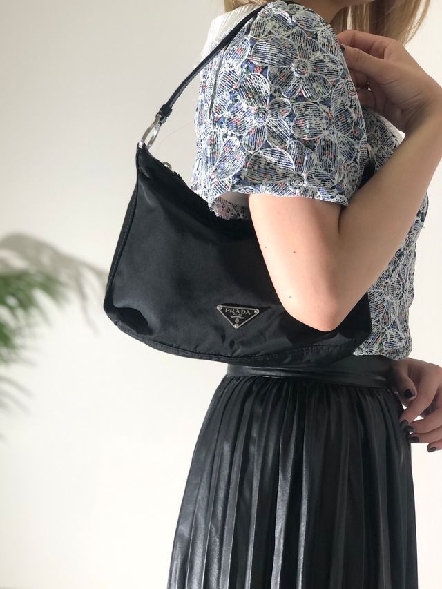 PRADA プラダ トライアングルロゴ ナイロン ホーボーバッグ ハンドバッグ ブラック vintage ヴィンテージ オールド rd8vmt