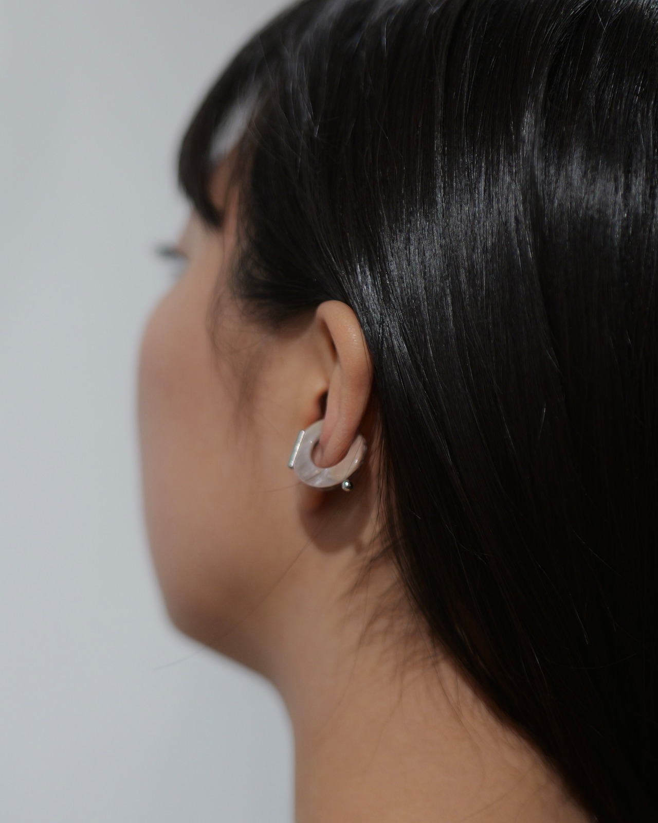 Tema’ Baco - Kaigara “moonC” ：SV｜貝殻ピンクブラウン／2WAYイヤーカフ（Acrylic × Brass）