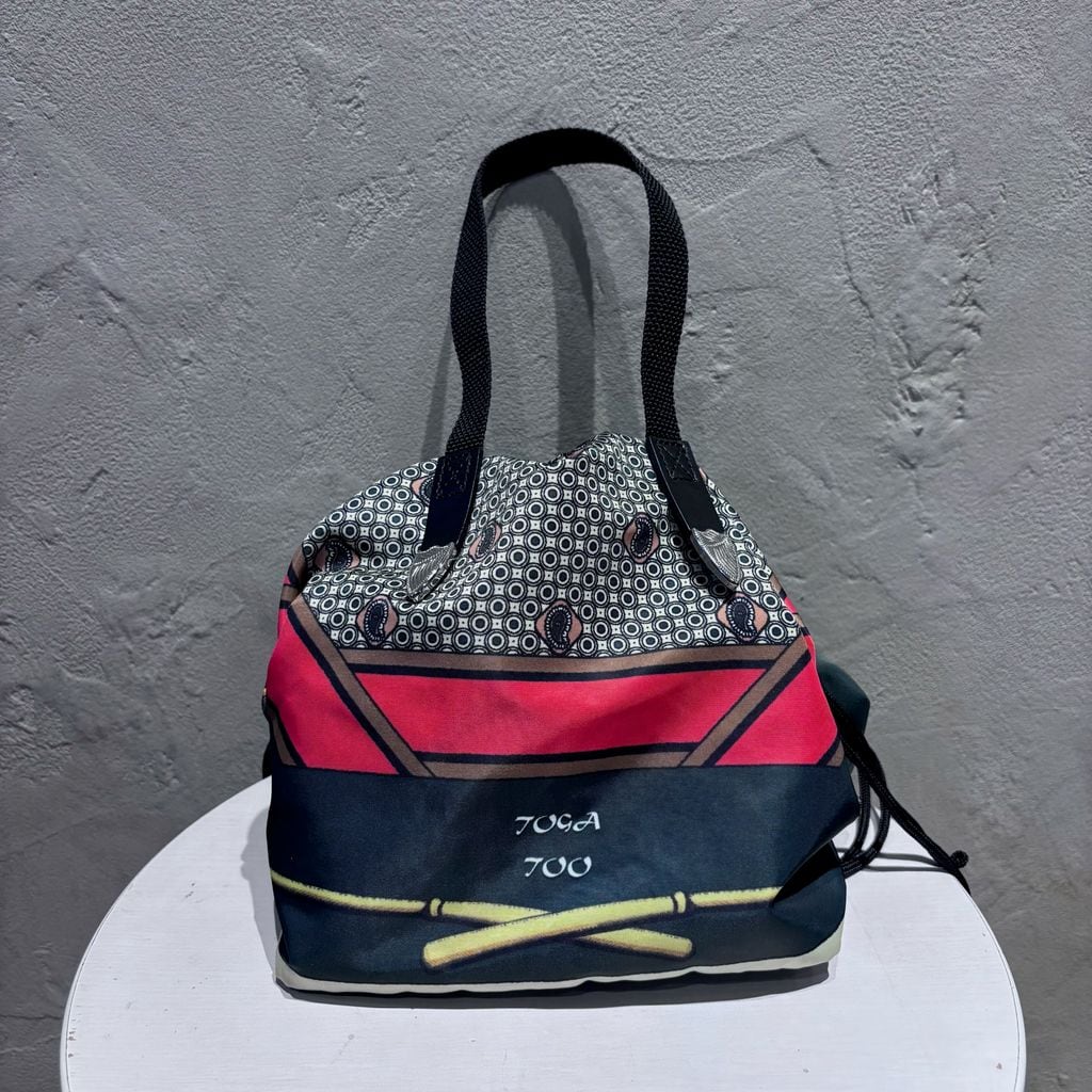 TOGA TOO トーガトゥ Print Drawstring Bag 巾着バッグ グリーン系