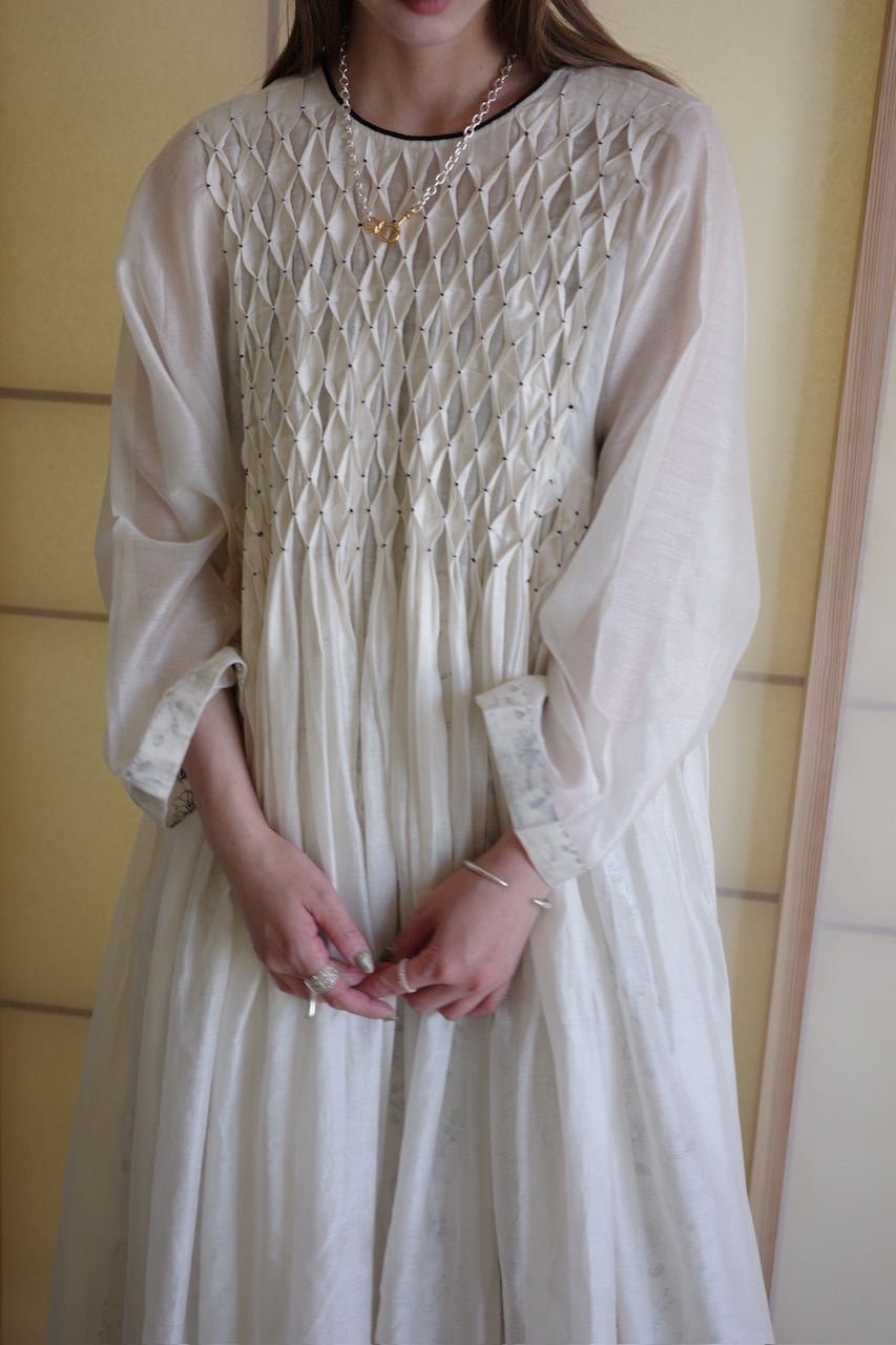 受注】AHMEV Snowdrop Smocking Dress + Slip | physis (ピュシス)
