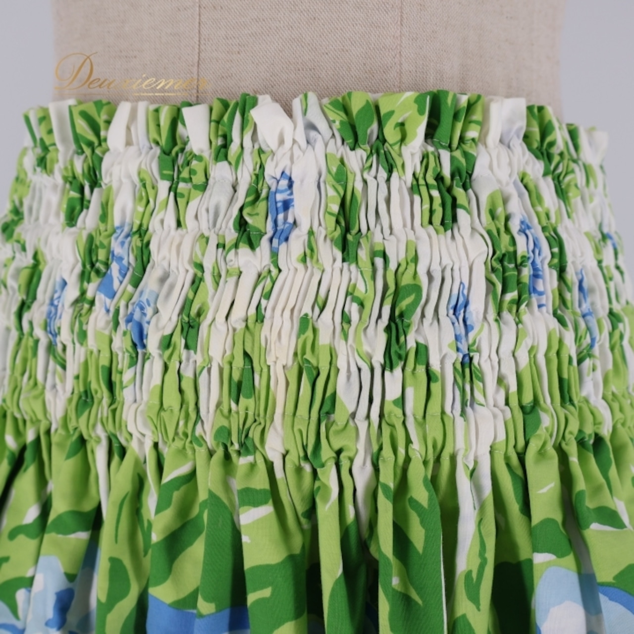 フラダンス 衣装 パウスカート メネフネプランテーション ホワイト系 MENEHUNE PLANTETION 日本製 シングル かわいい ローズ柄 爽やか 華やか 鮮やか 明るい 水色 ハワイアン アロハ ハワイアンプリント フラ ダンス レッスン 練習