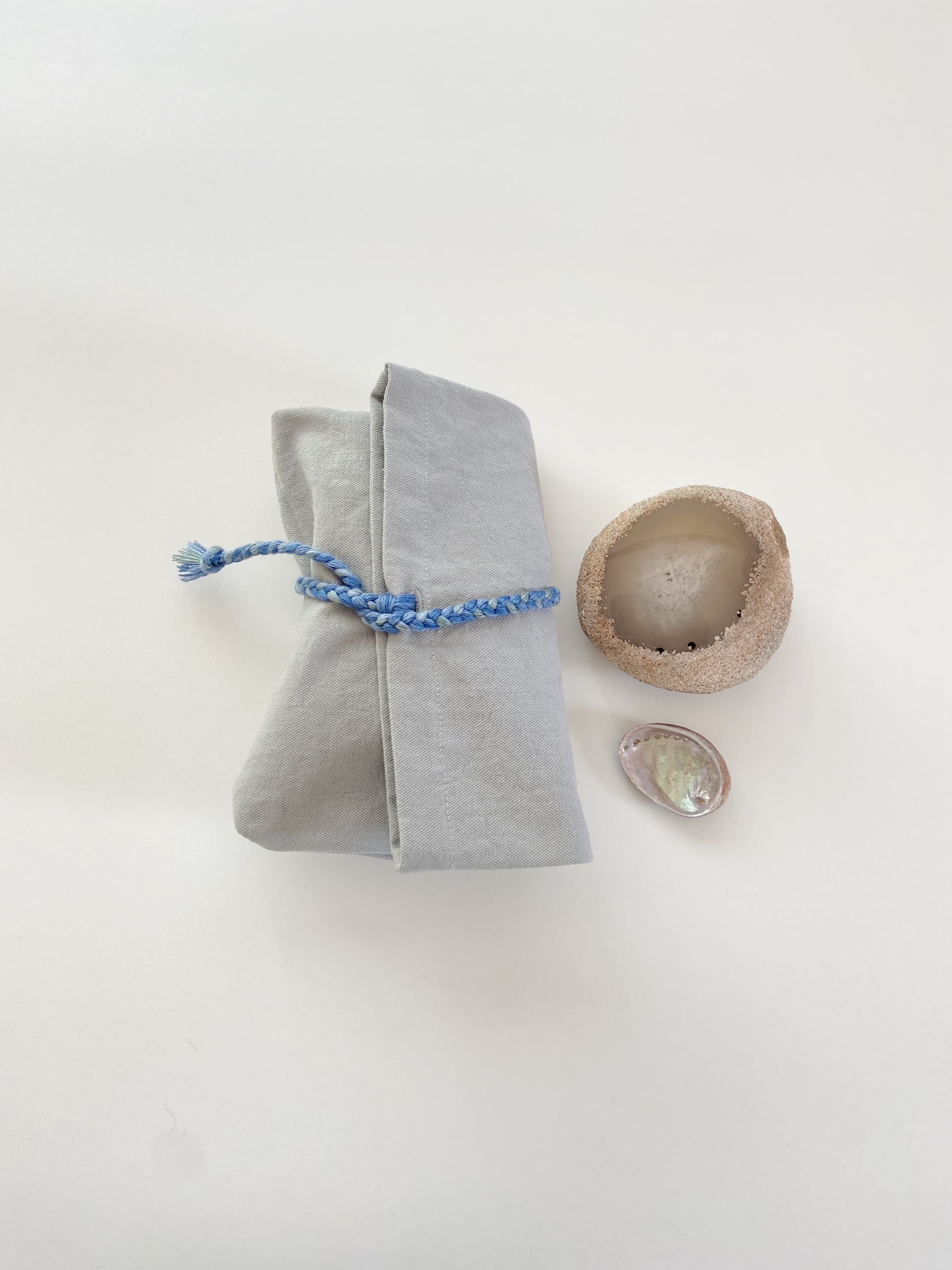 手染め紐のくるくるケース / powder grey トルマリン #17 | R o c c a