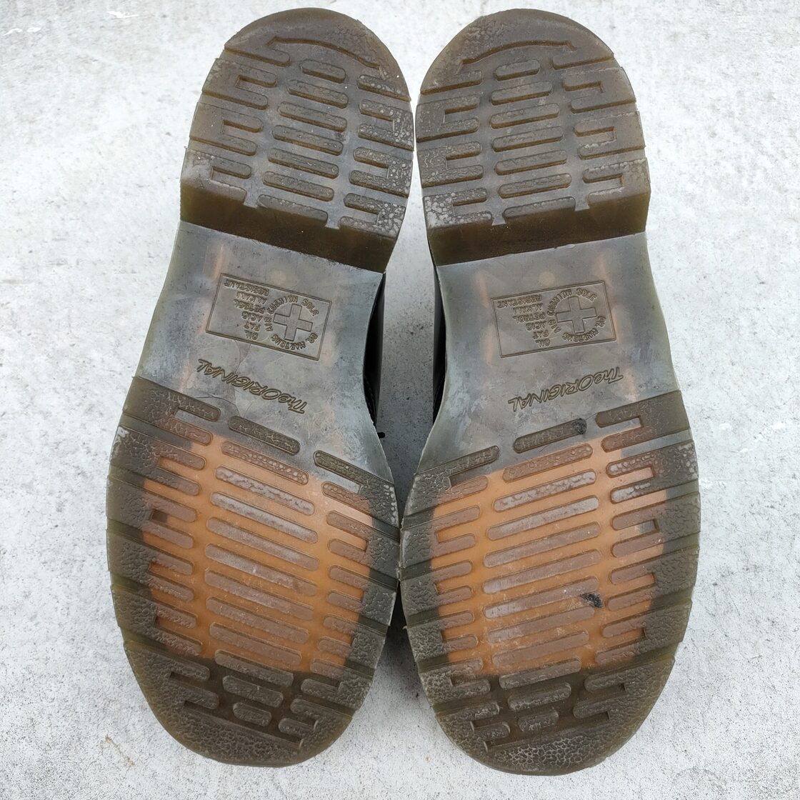 美品 Dr.Martens ほしく T he ORIGINAL UK8 3ホール
