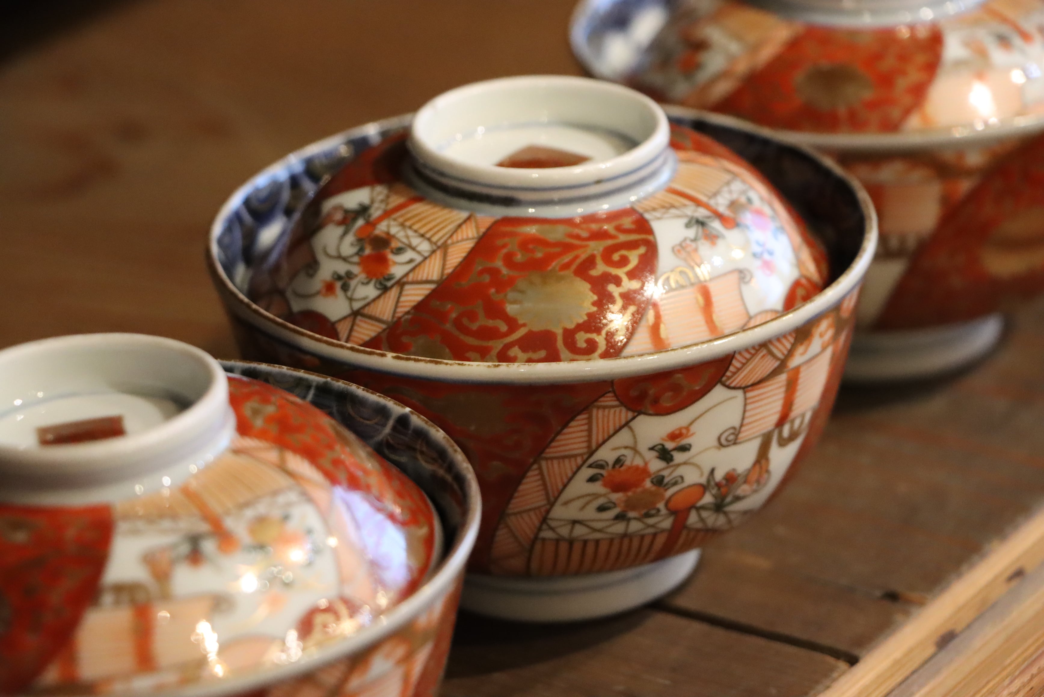 伊万里焼 色絵 花御簾瓔珞文 蓋茶碗/Imari covered bowl | (有)新原美術