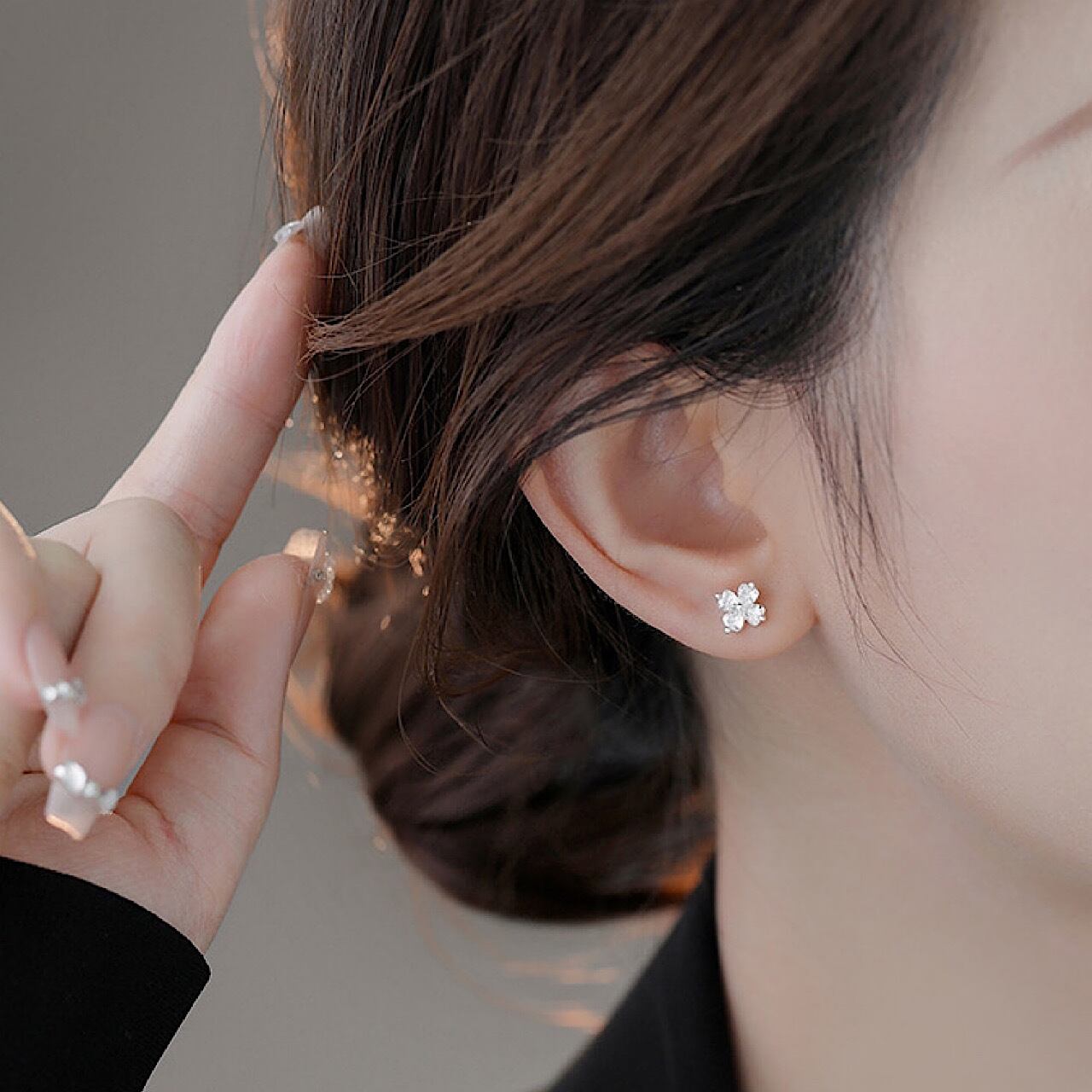 おしゃれ キラキラ ダイヤモンド 四葉 クローバー シルバー ピアス | FANCY