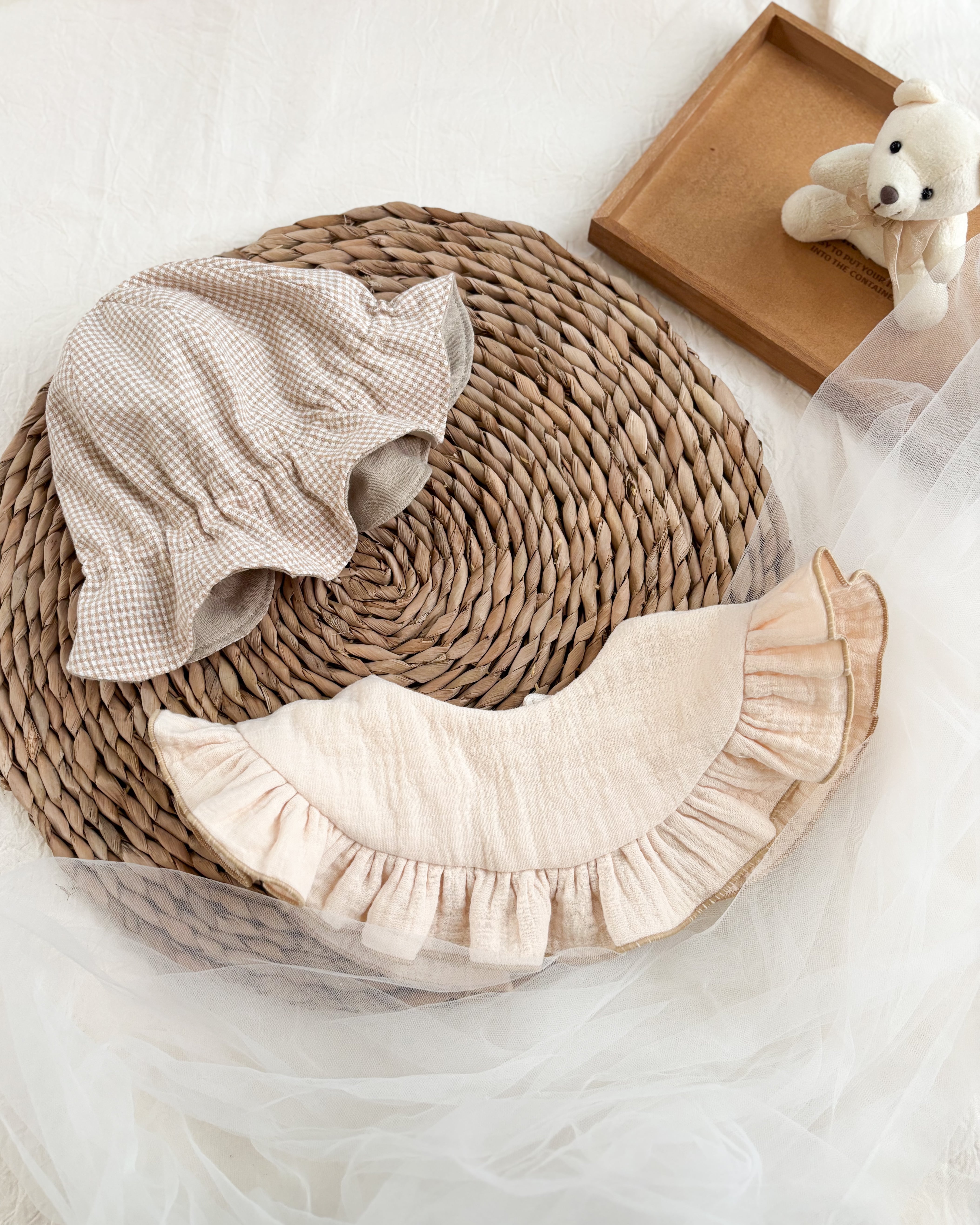 人気No. 3】全6色 ふんわりフリル 360°スタイ名入れ刺繍 くすみカラー