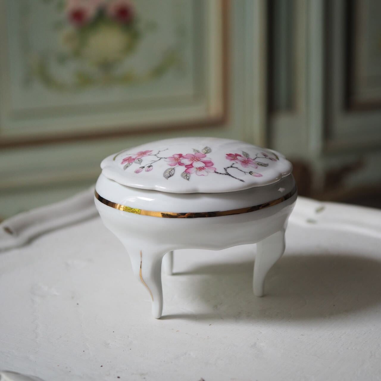 リモージュ 桜の脚付ジュエリーボックス