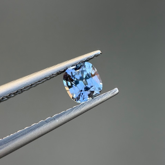 カラーチェンジジルコン 4.2x3.9mm, 0.43ct, ミャンマー産